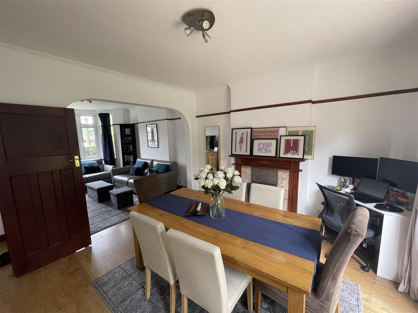 3 bed property in Ridgeview Road, Whetstone